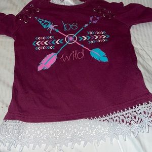 Children’s long -sleeved shirt. Ponytails